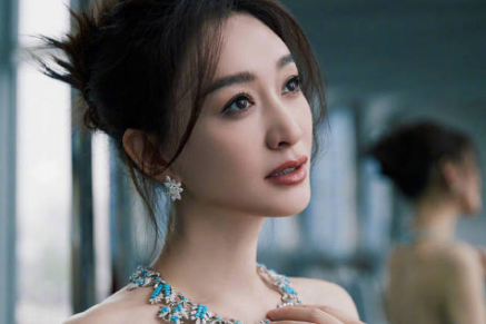 Chị Đẹp Lý Tiểu Nhiễm vừa ly hôn, tự thưởng siêu xe trị giá 11 tỷ đồng