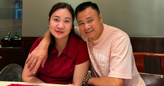 Đại tá Tự Long tình cảm bên vợ, NSND Công Lý béo trắng hồng hào