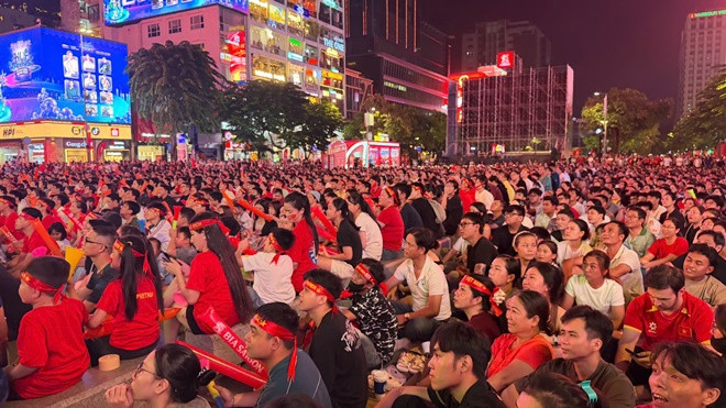 Cảnh tượng ngay lúc này tại phố đi bộ Nguyễn Huệ!插图2 img6846.jpg