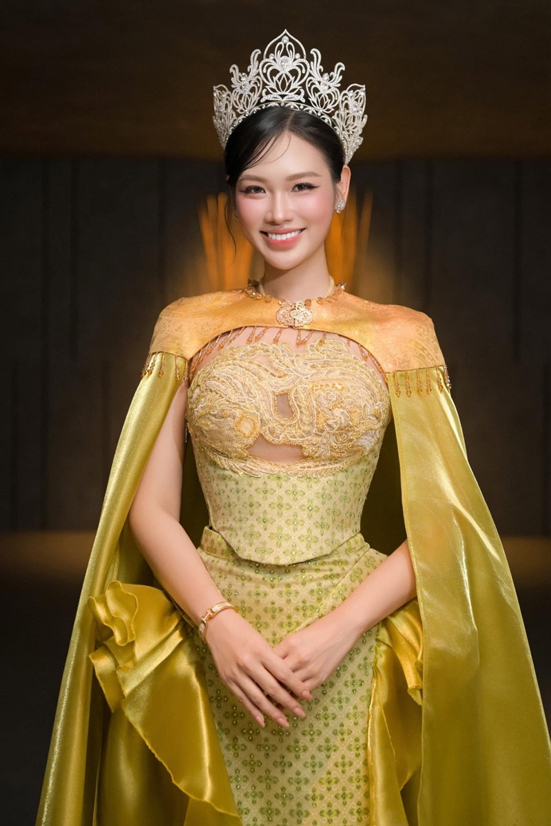 https://static-images.vnncdn.net/vps_images_publish/000001/000003/2026/8/20/phuong-linh-05-1939.jpg