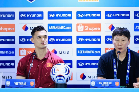 HLV Kim Sang Sik: 'Nếu Ronaldo hay Messi sút hôm nay, Lê Giang Patrik cũng cản được'