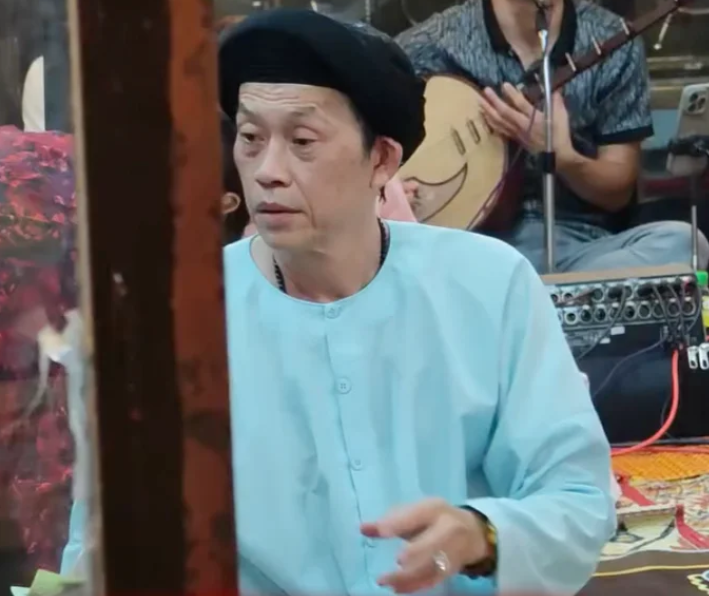 Diện mạo mới nhất của Hoài Linh khiến khán giả đặc biệt quan tâm - Ảnh 1