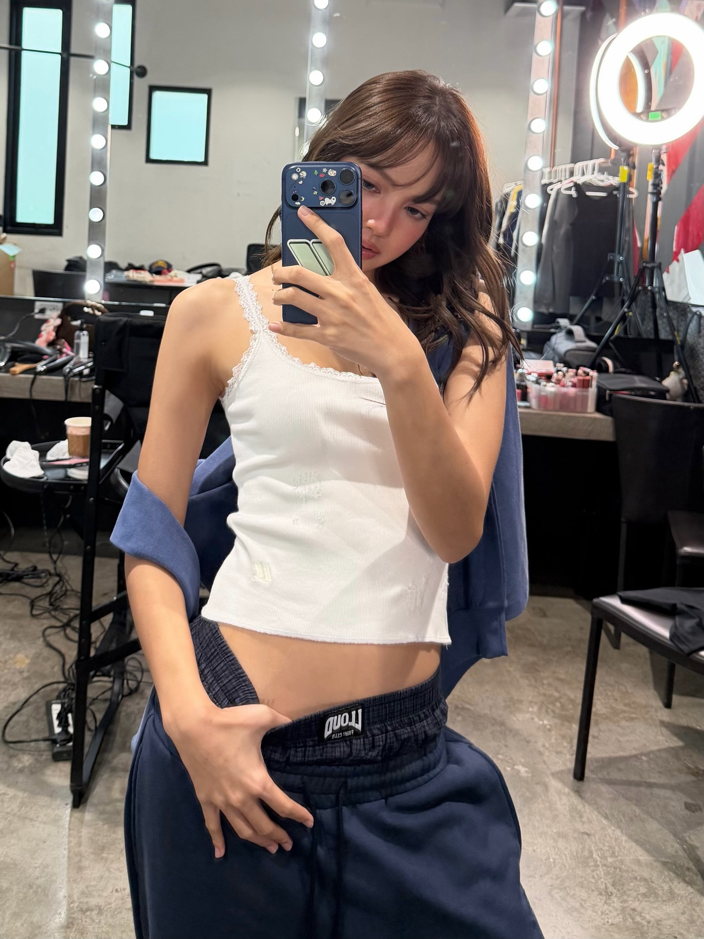 Cô gái Thái thành công nhất đất Hàn: Mặt xinh như búp bê, mặc đẹp như giáo trình, cứ đăng ảnh là ảnh triệu like