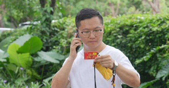 Shipper bất ngờ bị khóa tài khoản ngân hàng chỉ vì nhận 388.000 đồng tiền công mua hộ thứ này