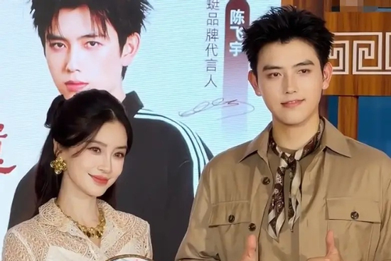 Angelababy sánh đôi thiếu gia kém 11 tuổi, loạt khoảnh khắc chung khung hình 'gây sốt'