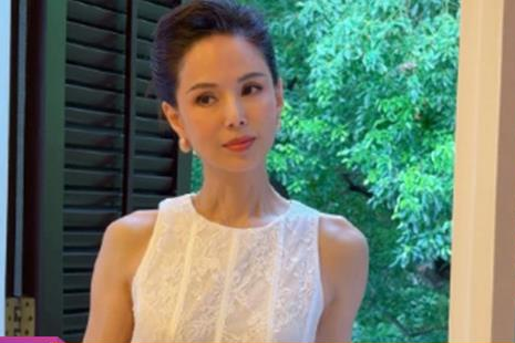 'Tiểu Long Nữ' Lý Nhược Đồng gây sốt với nhan sắc trẻ khó tin ở tuổi U60
