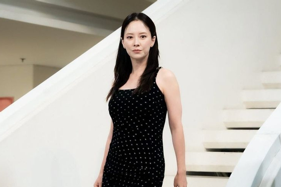 Song Ji Hyo đón tuổi 45, nhan sắc trẻ trung nhận nhiều lời khen