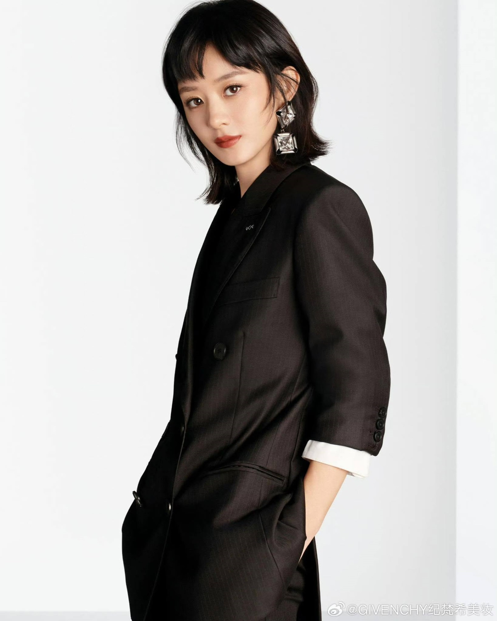 Tình hình <a target='_blank' href='https://www.phunuvagiadinh.vn/suc-khoe-5'><a target='_blank' href='https://www.phunuvagiadinh.vn/suc-khoe-5'>sức khỏe</a></a> của Triệu Lệ Dĩnh sau khi đột ngột nhập viện - Ảnh 1