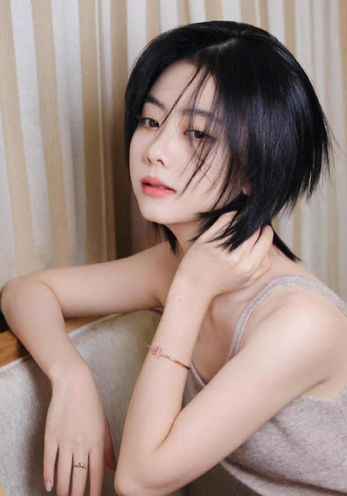 Bạch Lộc và Đàm Tùng Vận bất ngờ được đưa lên 'bàn cân' so sánh - Ảnh 2