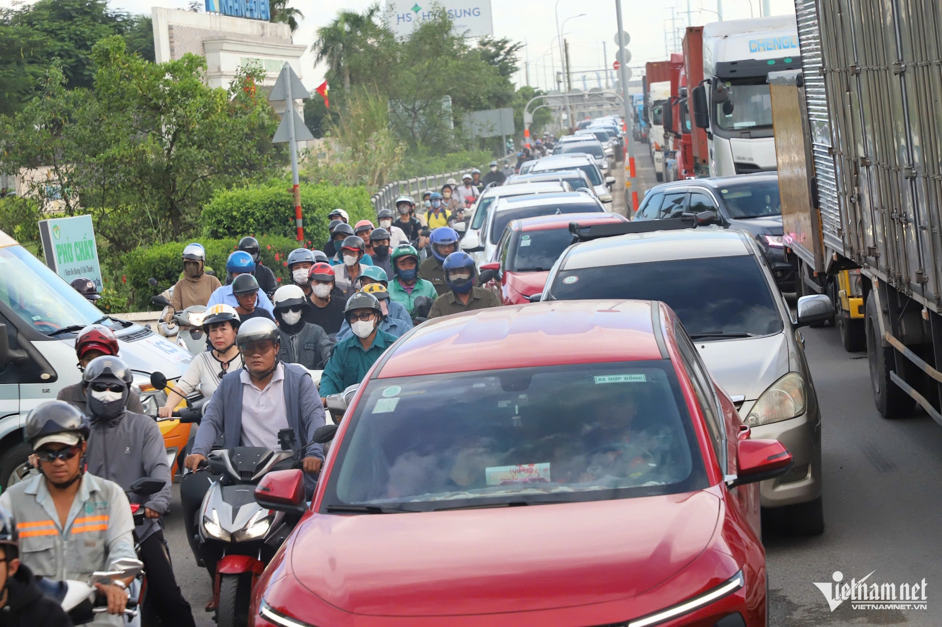 https://static-images.vnncdn.net/vps_images_publish/000001/000003/2026/8/28/w-1787914451156-7709818566860282355-7709818566860282355-073c639f2d1432601fc3428af1938213-3123.jpg