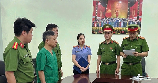 Một giám đốc bệnh viện ở Ninh Bình bị khởi tố