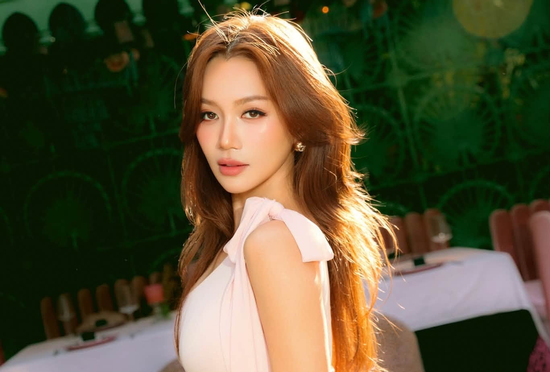 Học phí 50 triệu của lớp make-up Sĩ Thanh gây bàn tán
