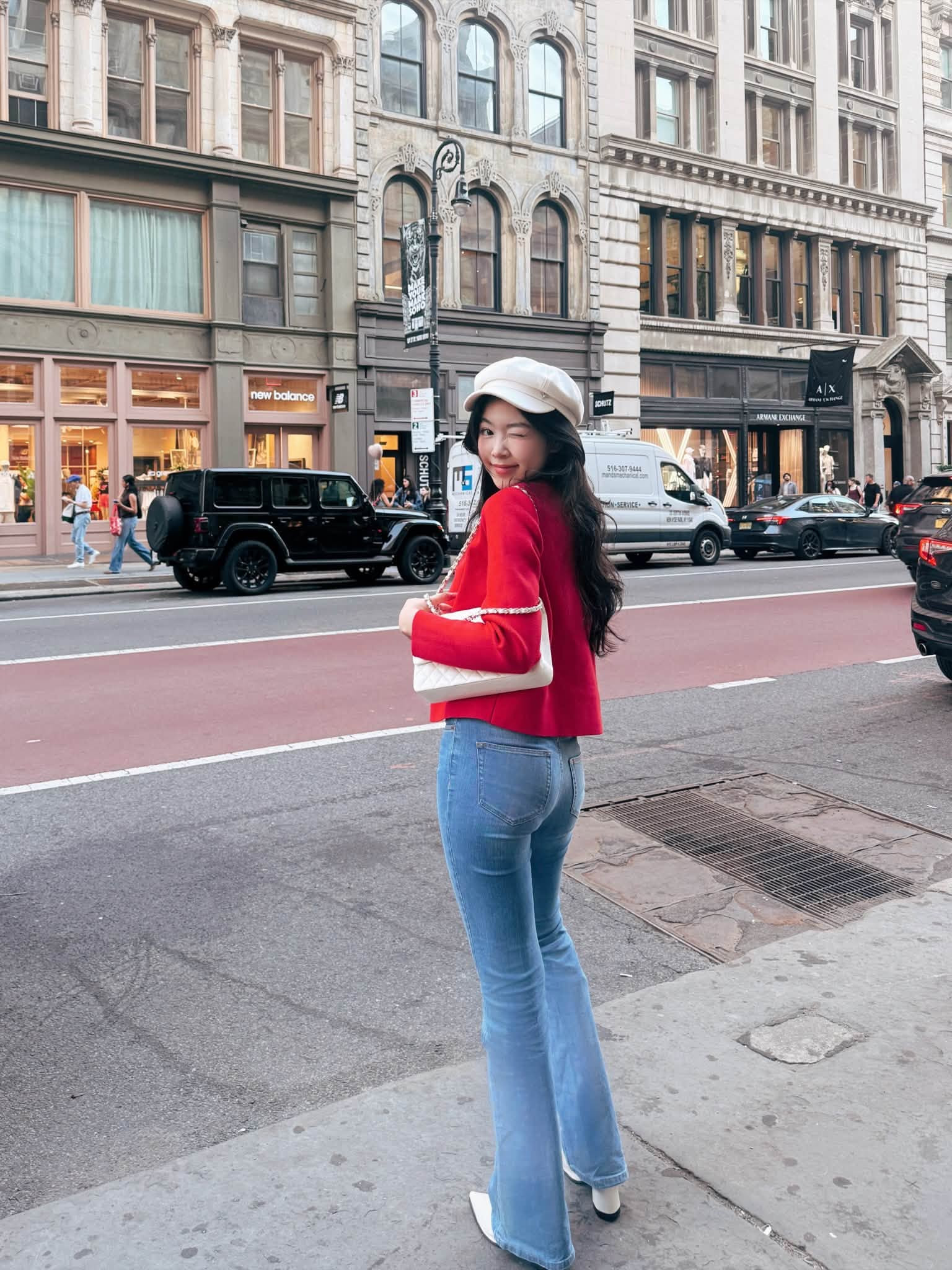 Lọ Lem giờ “chơi” hàng hiệu cũng khét, đeo vòng Van Cleef xách túi Dior hơn 100 triệu