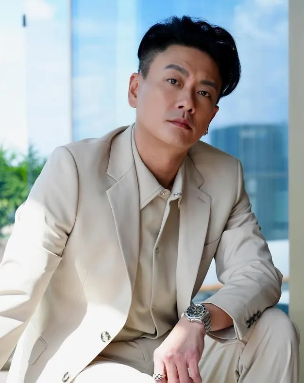 Rộ tin Huỳnh Tông Trạch có tình mới, chênh lệch 21 tuổi gây chú ý - Ảnh 1