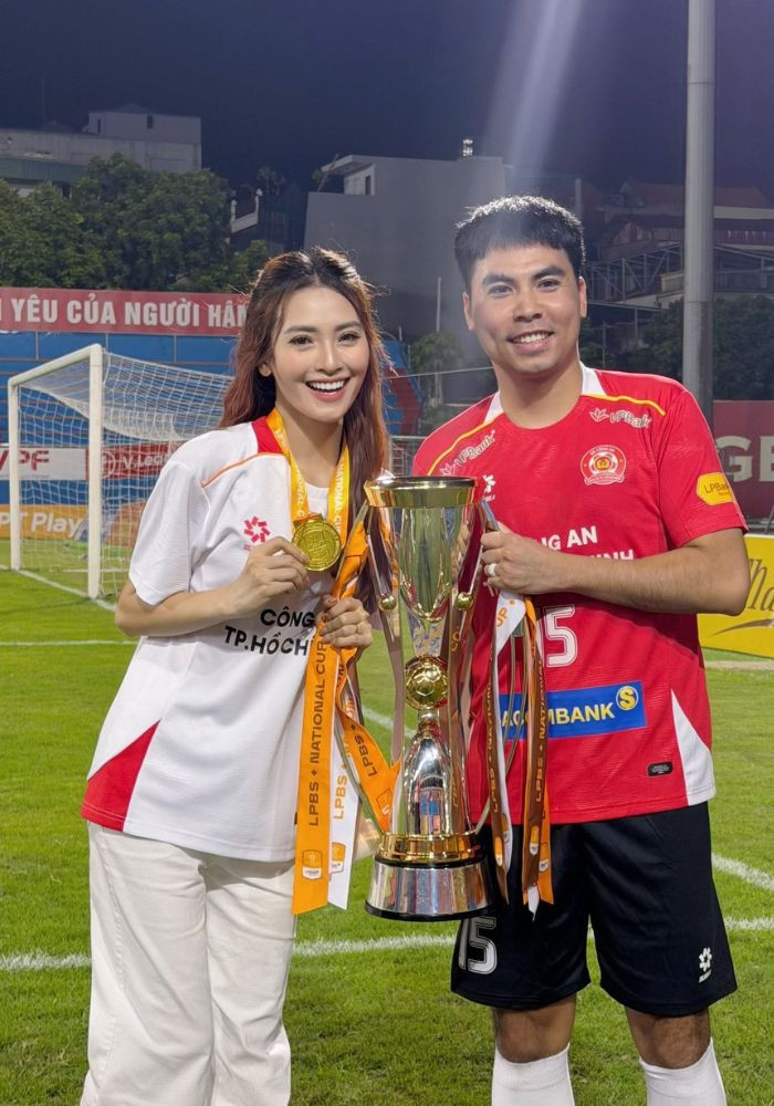 2 mỹ nhân showbiz Việt hạnh phúc bên chồng cầu thủ, tận hưởng hôn nhân ngọt ngào插图 anh 5 1971.jpg