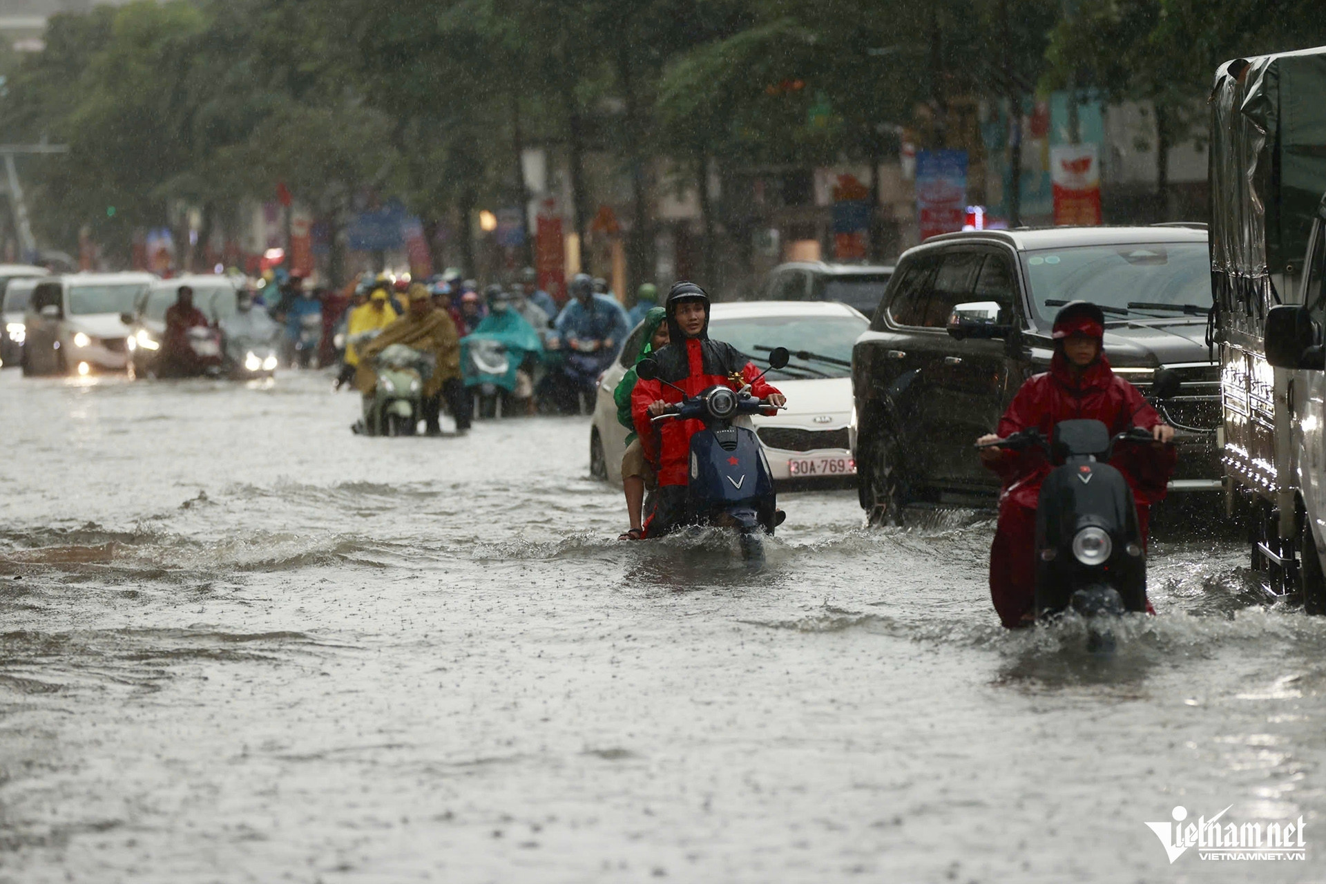 W-mua ngap Ha Noi VNN.jpg