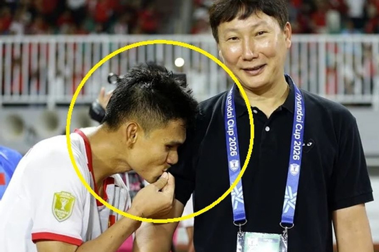 'Hành động lạ' của tuyển thủ Việt Nam gây bất ngờ với báo Hàn Quốc