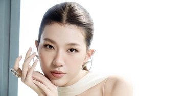 Nữ ca sĩ gen Z từng đỗ Á khoa đại học, hát hay múa giỏi được đề cử gương mặt đẹp nhất thế giới 2026
