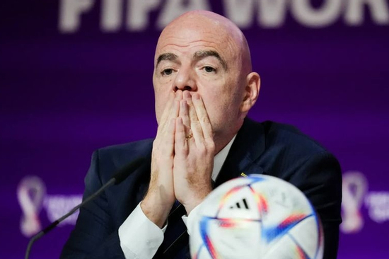 Chủ tịch FIFA rơi vào khủng hoảng sau World Cup