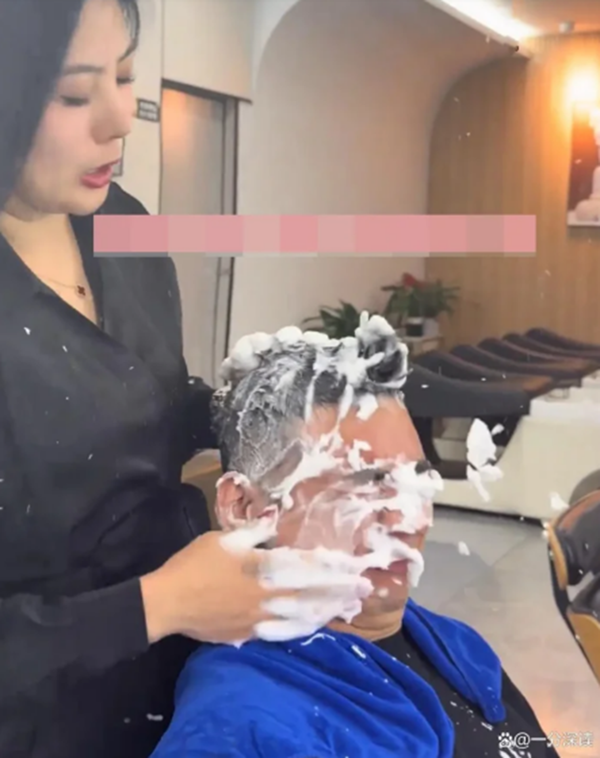Gặp lại tình đầu sau 10 năm, người đàn ông