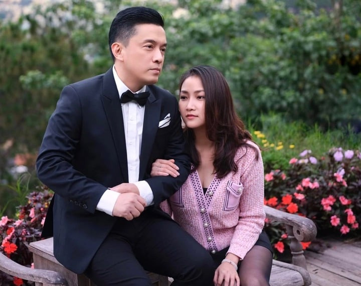 Anh có cuộc sống hạnh phúc bên vợ kém 17 tuổi.