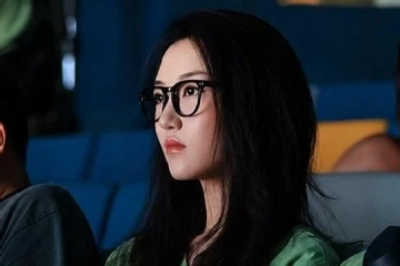 Bất ngờ nhan sắc ở tuổi 20 của con gái Vương Phi sau 4 lần phẫu thuật hở hàm ếch