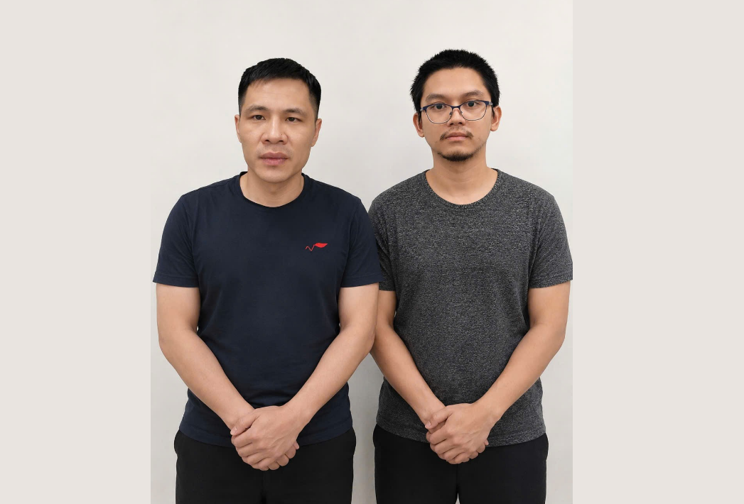 Bị can Trường (bên trái) và bị can Bình (bên phải) tại cơ quan Công an.png