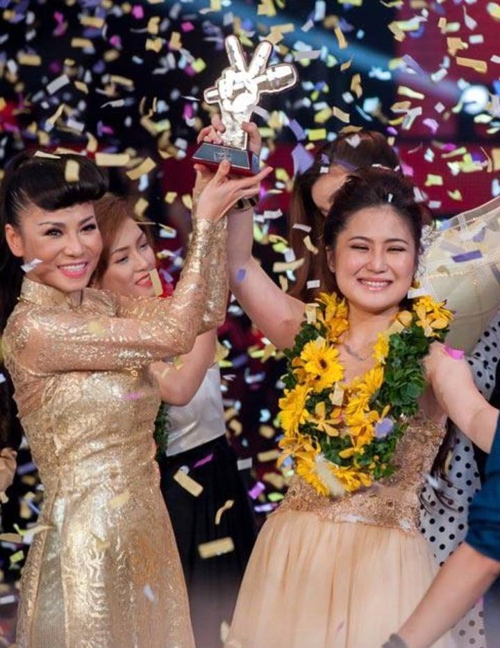 Thu Minh là người dìu dắt Hương Tràm tại Giọng hát Việt 2012.