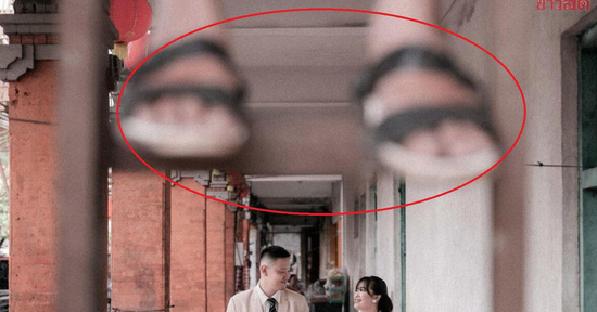 'Bàn chân bí ẩn' xuất hiện trong bức ảnh cưới và sự thật bất ngờ