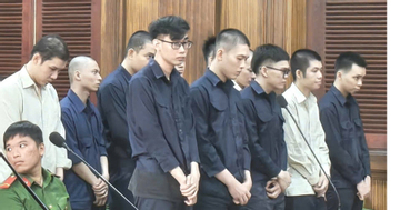 Bí mật bên trong thùng hàng chuyển phát nhanh của đôi nam nữ