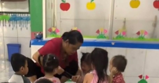 Xác minh vụ bảo mẫu đánh, bắn dây thun vào trẻ tại cơ sở mầm non ở TPHCM