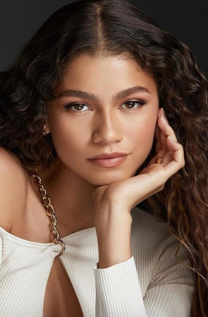 Góp mặt trong hai bom tấn lớn nhất mùa hè là “The Odyssey” và “Spider-Man: Brand New Day”, Zendaya trở thành minh tinh có tổng doanh thu phòng vé cao nhất thế giới năm 2026.