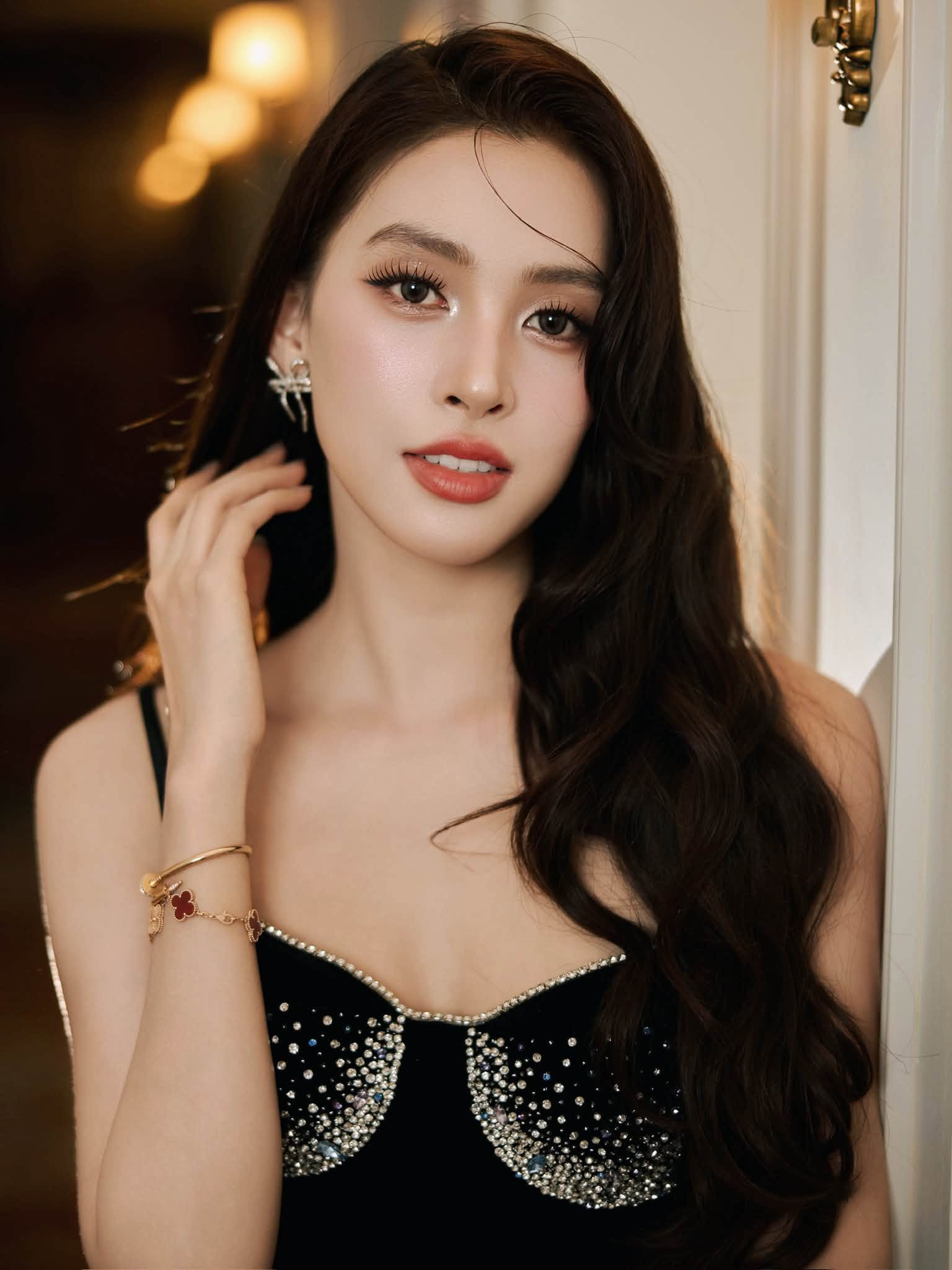 Người duy nhất át vía được nhan sắc Mai Phương Thúy: Đẹp đến nỗi kim cương cũng không sánh bằng插图 76400630315784513003135405712533061287414005n