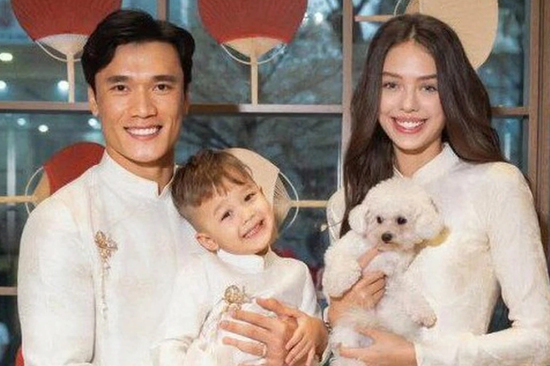 Búp bê Ukraine cao 1m73 bí mật làm đám cưới với nam cầu thủ Việt, sinh con trai nổi tiếng MXH