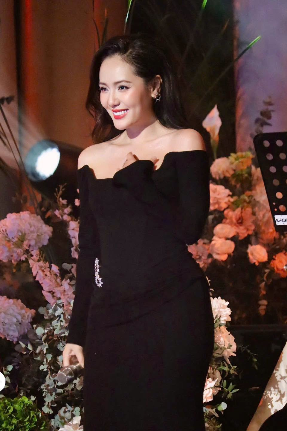 Nhan sắc nét căng của mỹ nhân Việt tự tuyên bố đẹp nhất vũ trụ插图3 76905633613907207730000922800553218271590282n
