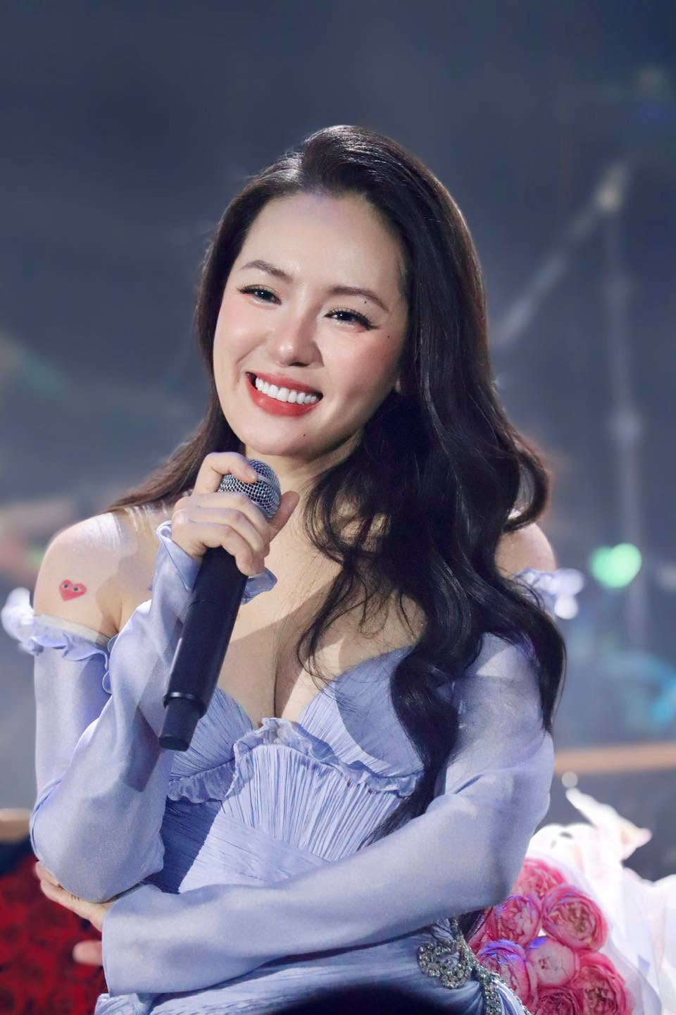 Nhan sắc nét căng của mỹ nhân Việt tự tuyên bố đẹp nhất vũ trụ插图4 75809298626182828352738432527370066450157129n