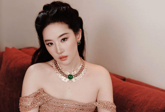 Lưu Diệc Phi và thói quen khó bỏ phía sau vẻ ngoài hoàn hảo