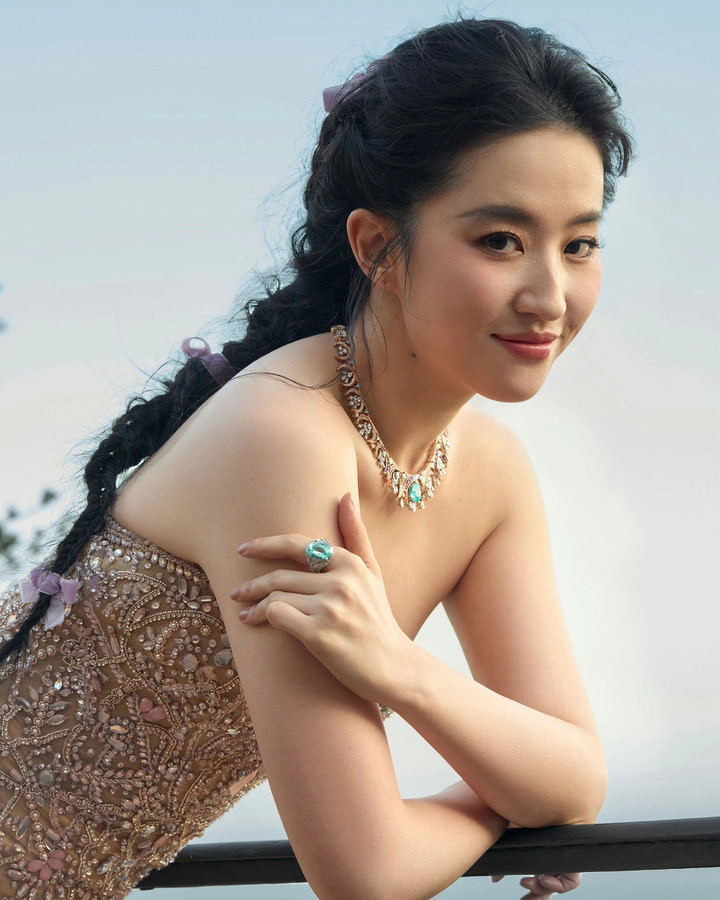 Lưu Diệc Phi là một trong những ngôi sao nổi tiếng và giàu có của làng giải trí Hoa ngữ.