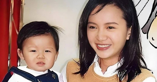 'Ngọc nữ màn ảnh' là mẹ đơn thân, rời showbiz vì con trai, cuộc sống hiện tại gây bất ngờ