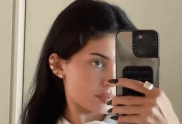 Người mẫu Kylie Jenner gây choáng khi đeo bộ trang sức kim cương vàng trị giá 1 triệu USD