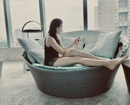 Trương Bá Chi khoe khoảnh khắc bên con trai út, vóc dáng tuổi 46 gây chú ý - Ảnh 2