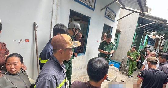 Xuồng chở 6 người va chạm tàu cá, một người đàn ông mất tích rồi tử vong