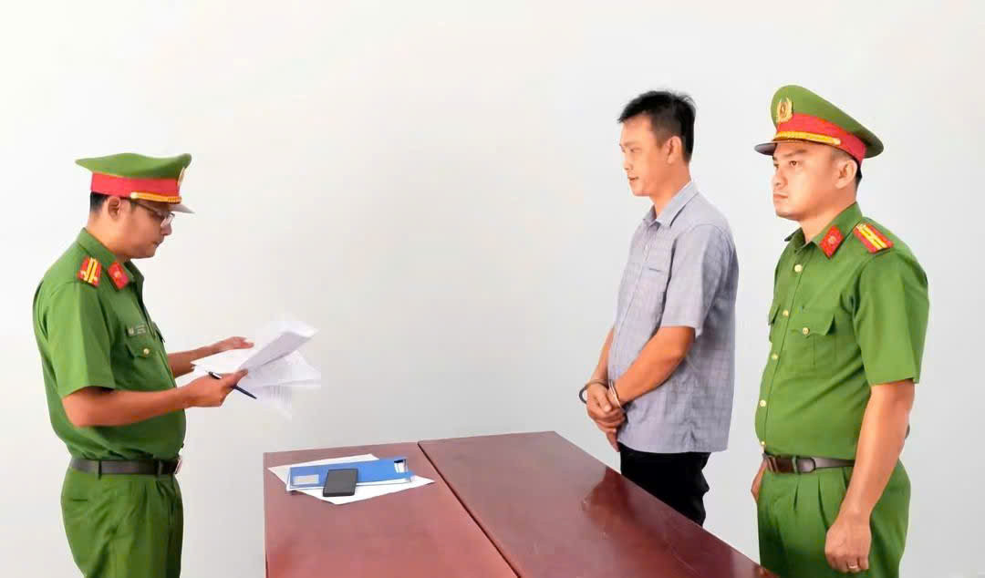 Làm nhục
1.jpg