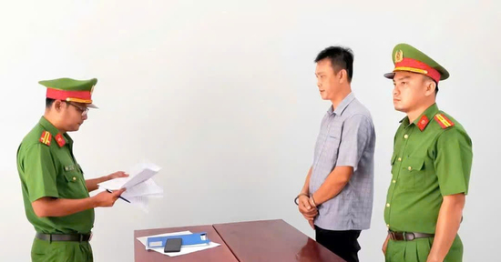 Người đàn ông phát tán 6 clip riêng tư để làm nhục bạn gái