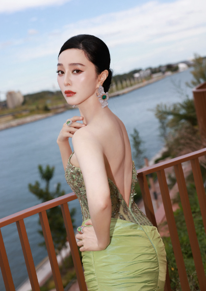 Nhan sắc Phạm Băng Băng tuổi 20 khiến dân tình ngỡ ngàng - Ảnh 4