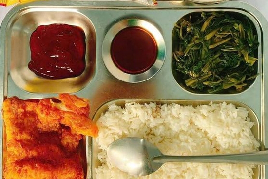 Bữa ăn bán trú khiến phụ huynh TP.HCM ấm lòng: Nhìn là biết chăm chút từ khâu chế biến đến trình bày