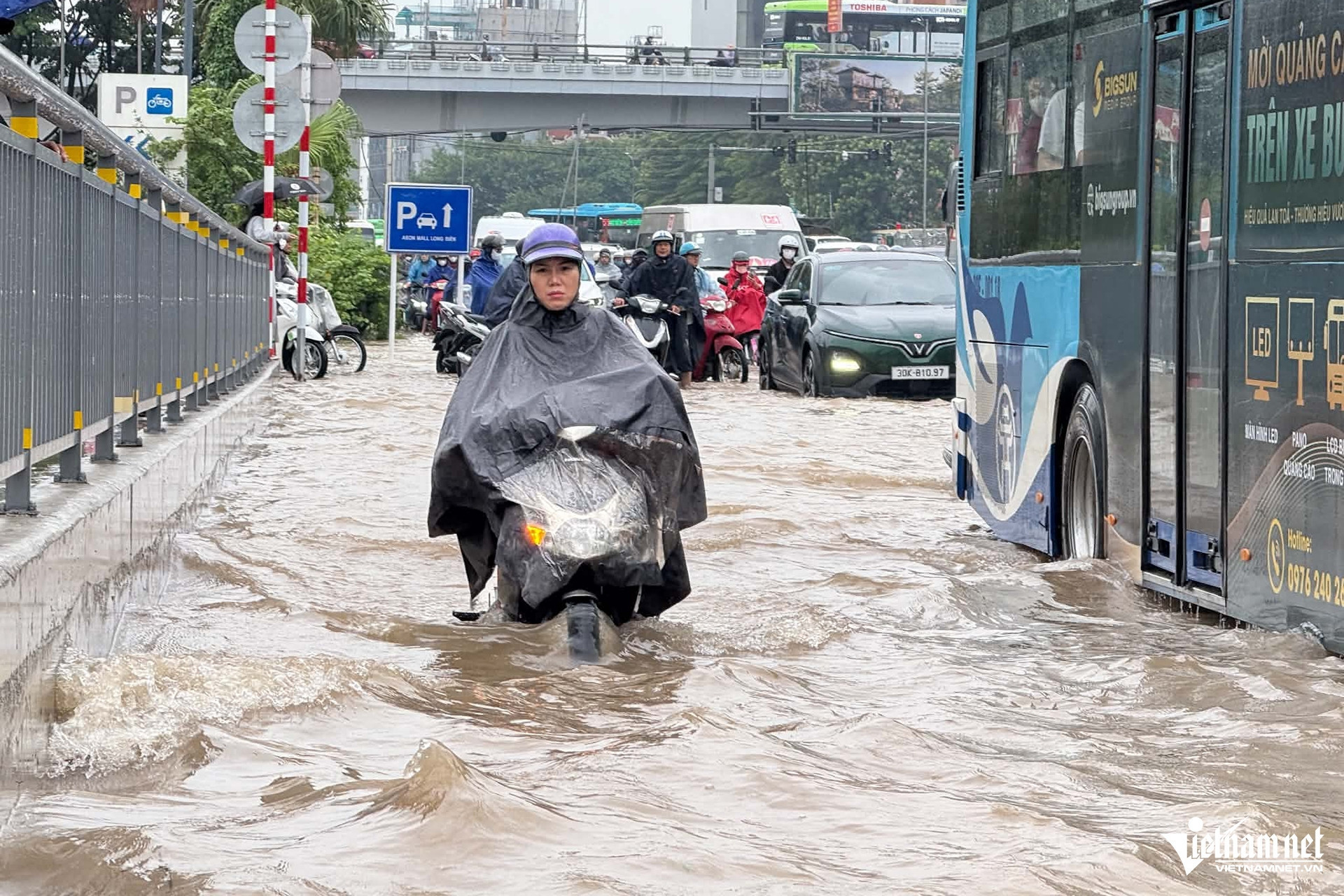 Mưa lớn dồn dập còn kéo dài, miền Bắc và Hà Nội khi nào tạnh?