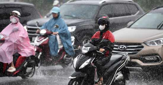 Hà Nội còn mưa lớn suốt đêm nay và ngày mai 17/9, miền Bắc sắp giảm mưa