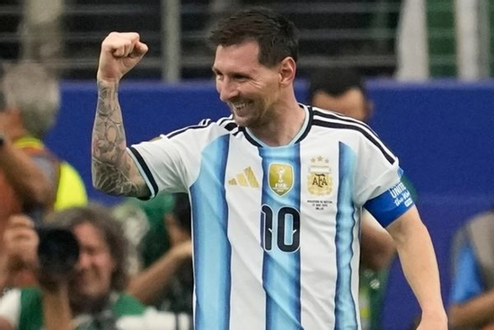 Messi bất ngờ trở lại tuyển Argentina
