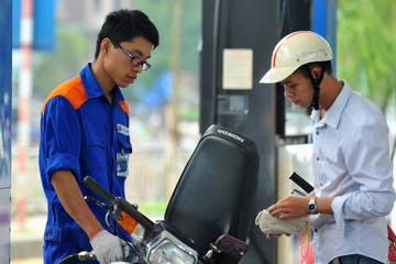 Giá xăng dầu đồng loạt tăng, xăng E10 đắt tăng hơn 1.000 đồng/lít